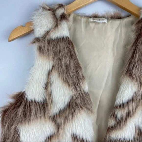 Neutral Faux fur vest - Picture 4 of 16